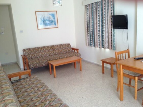 Constantaras Apartments - Photo4