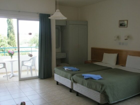 DebbieXenia Hotel Apartments - Photo4