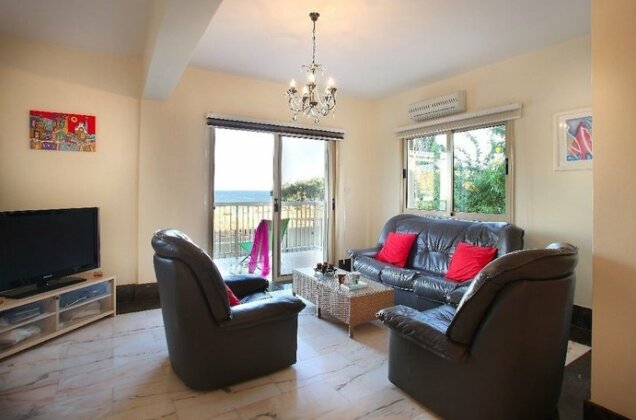 Jasmine By the Sea - Photo2