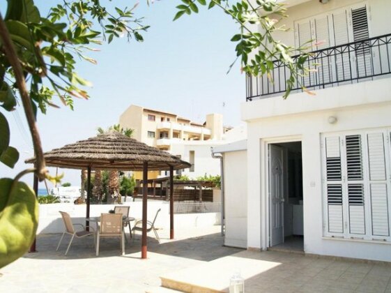 Kalamies Beach Villas - Photo2
