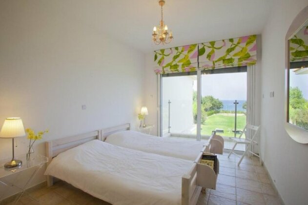 Kerri W Seafront Villa - Photo3