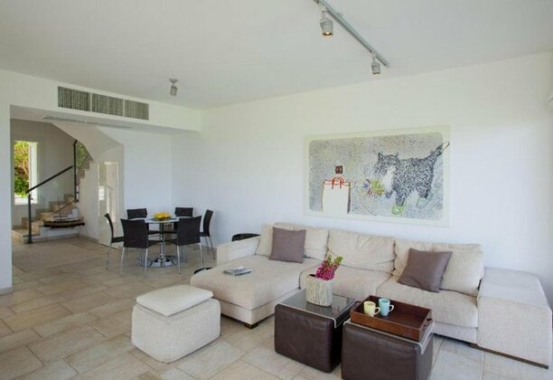 Kerri W Seafront Villa - Photo5