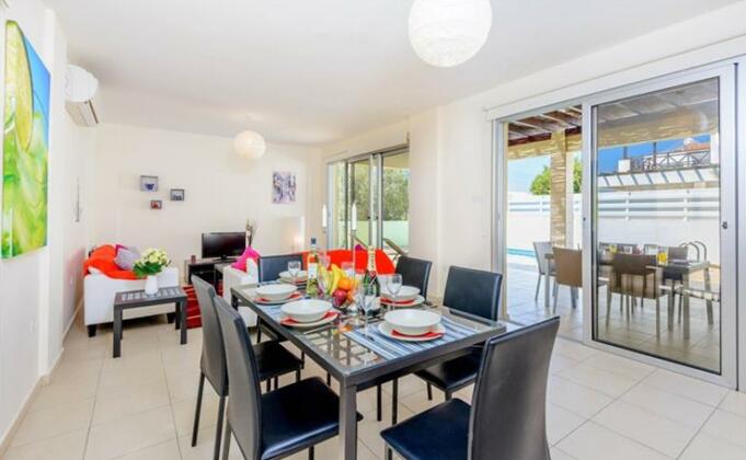 Konnos Beach Villa 1 - Photo4