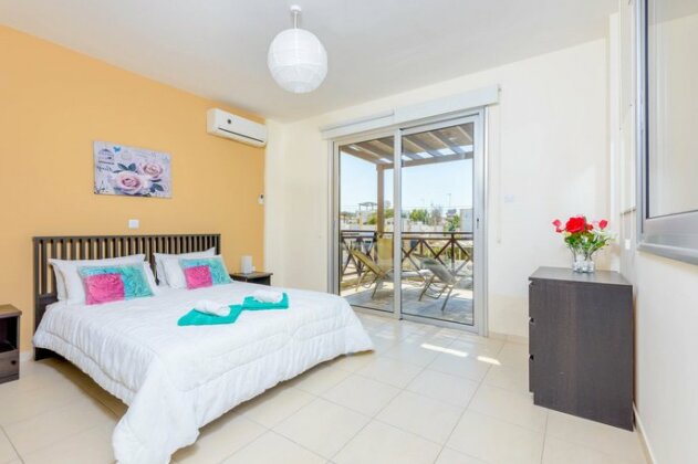 Konnos Beach Villas - Photo2