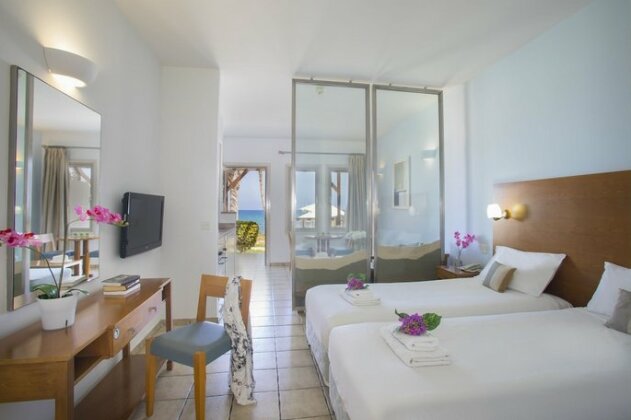 Louis Althea Beach - Photo4