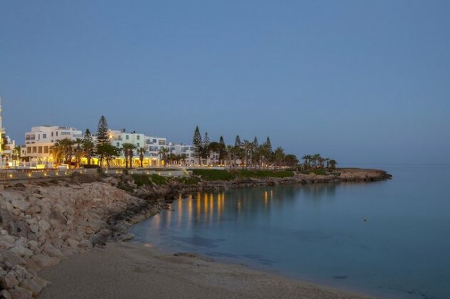 Louis Nausicaa Luxury Villas