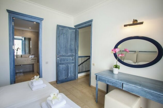 Louis Nausicaa Luxury Villas - Photo4