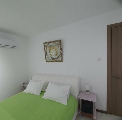 Luxury 2 bed Apartment next to the Beach - Photo3