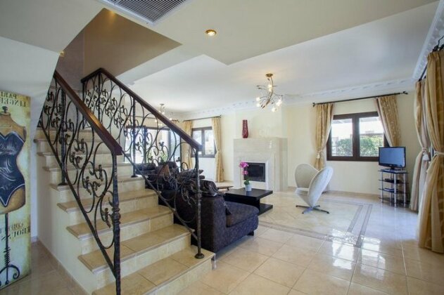 Malama Beachfront Villa - Photo5
