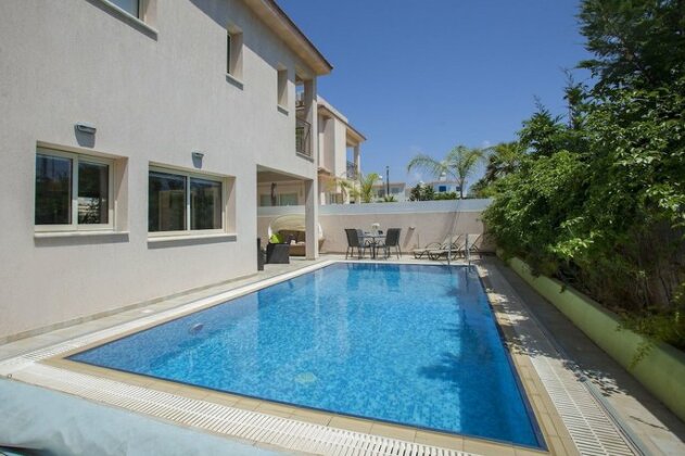 Michelle Pernera Villas - Photo2