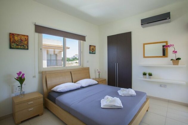 Michelle Pernera Villas - Photo5