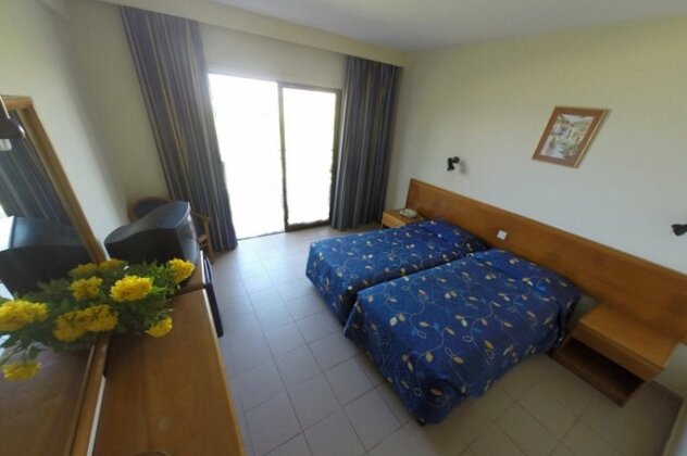 Mimosa Beach Hotel - Photo4