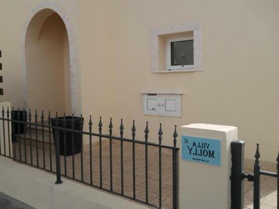 Molly's Villa - Photo2