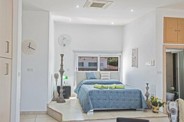 Pallini Court - Photo3