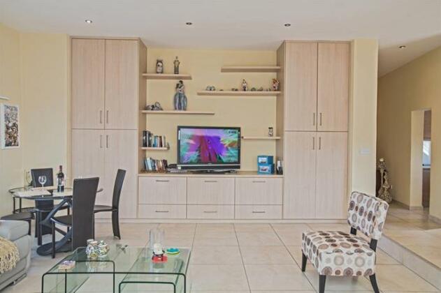 Pallini Court - Photo4