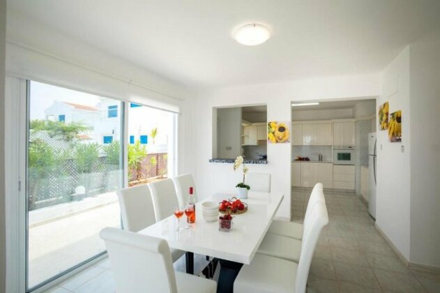 Paradise Beachfront Villa Protaras - Photo2