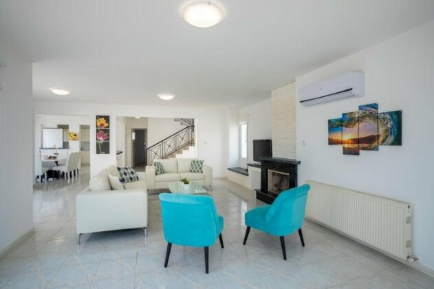 Paradise Beachfront Villa Protaras - Photo5