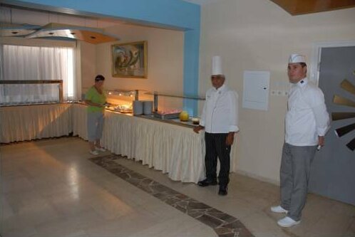Penelope Beach Hotel - Photo2
