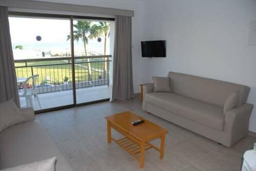 Penelope Beach Hotel - Photo5