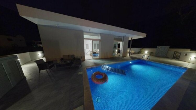 Polymnia Luxury Villas - Photo4