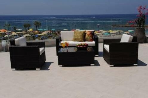 Polyxenia Isaak Luxury Villas and Apartments - Photo2