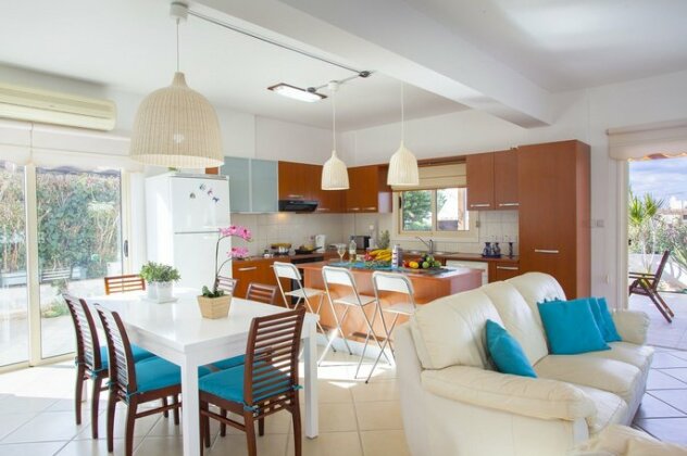 Protaras Holiday Villa Crystal Sea - Photo3
