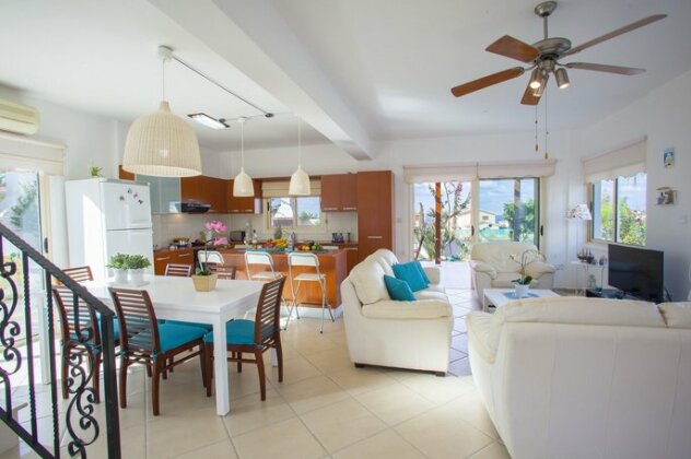 Protaras Holiday Villa Crystal Sea - Photo5