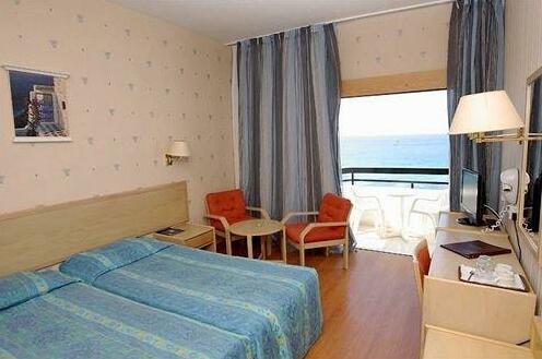 Silver Sands Beach Hotel - Photo3