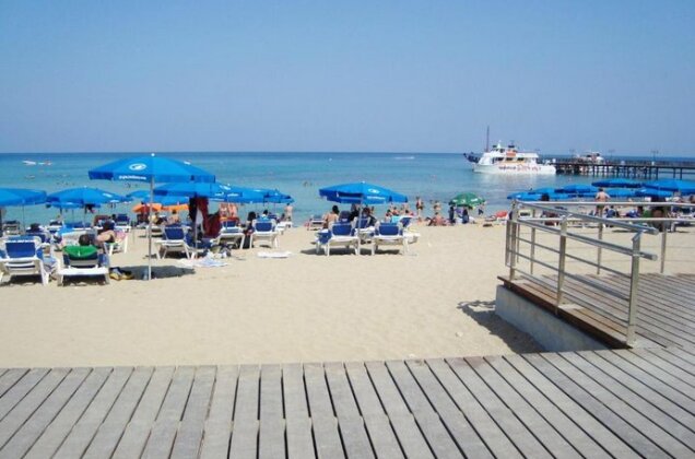 Sofia's Seaview - Photo3