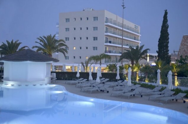 Sunrise Gardens Aparthotel - Photo2