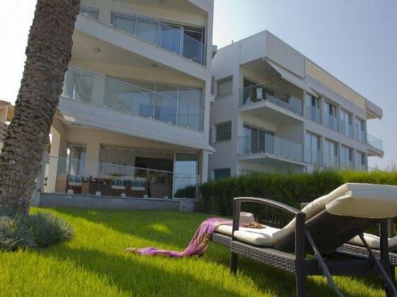 Trident 4 Luxury Beach Front Suite - Photo2