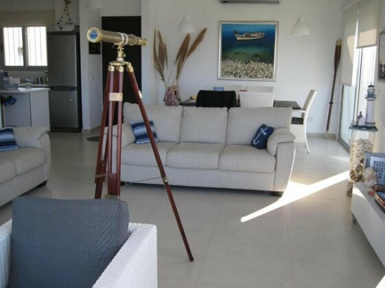 Trident Beach Apartment - Photo5