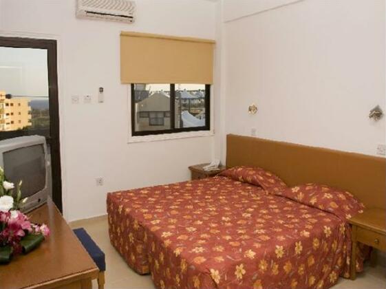 Tsokkos Flora Hotel Apartments - Photo2