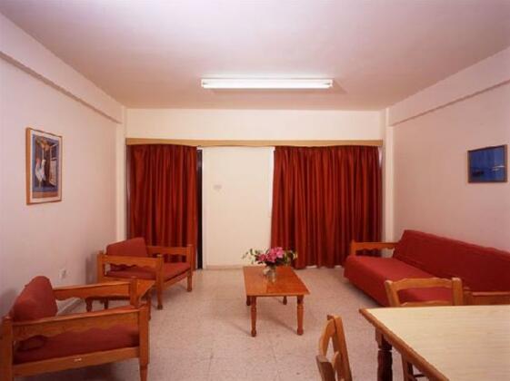Tsokkos Flora Hotel Apartments - Photo3