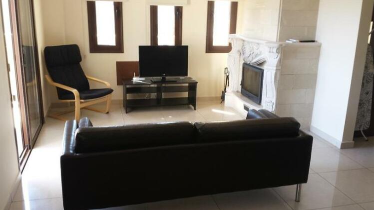 P Kanaris Court - Photo2