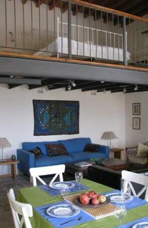 Dolphin Guest House and Studios - Photo3