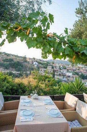 Zoes Traditional Apartments Bed & Breakfast - Photo3