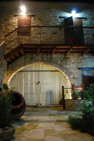 Vavla Rustic Retreat - Photo3