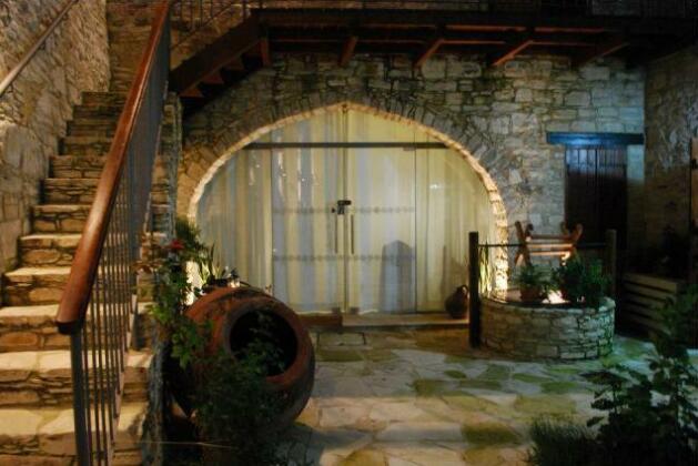 Vavla Rustic Retreat - Photo4