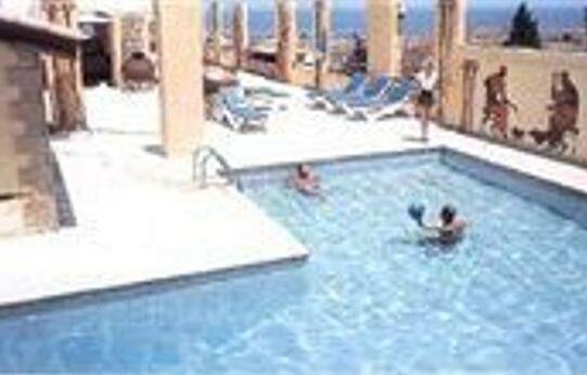 Roman II Hotel Pafos - Photo4
