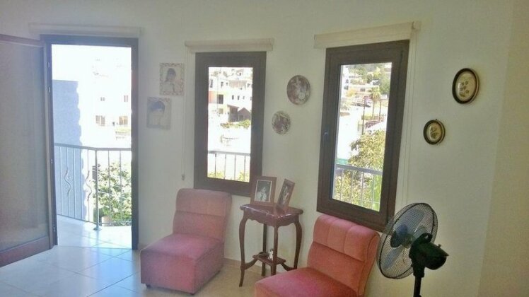 Theonis House - Photo3