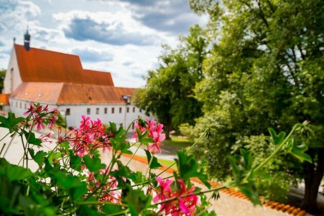 Pstrossova Vila - u klasterni zahrady