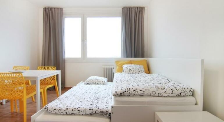 Yellow Apartment Plzen - Photo4