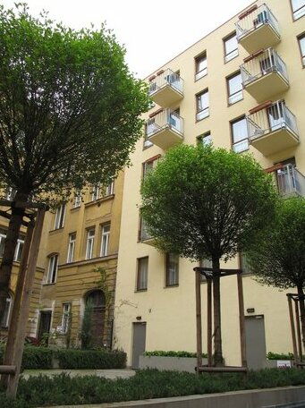 Aparthotel Austria Suites - Photo2
