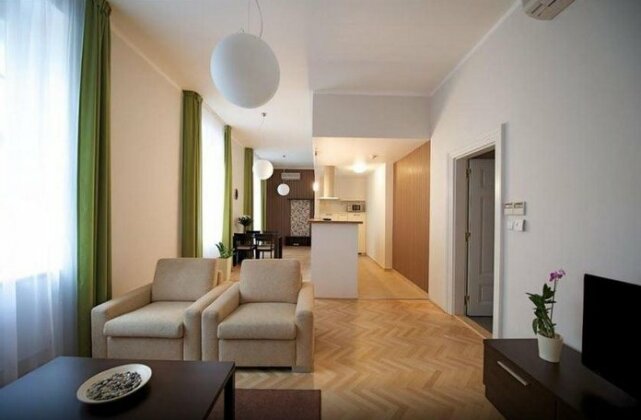 Apartment in Prague With Air Conditioning Lift Washing Machine - Photo5
