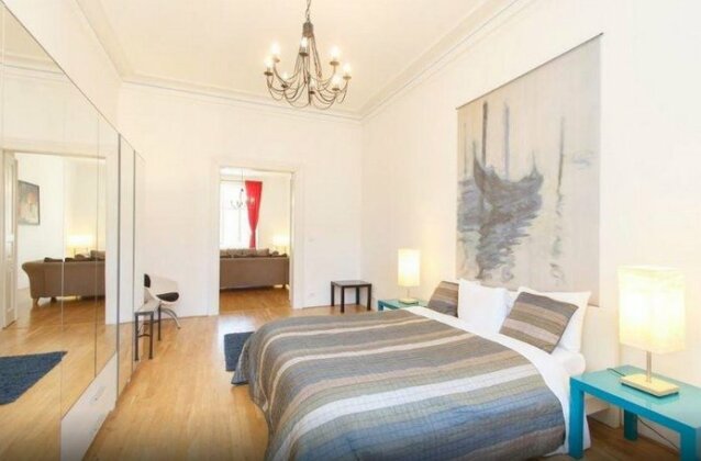 Apartment in Prague With Lift Internet Parking Washing Machine - Photo2
