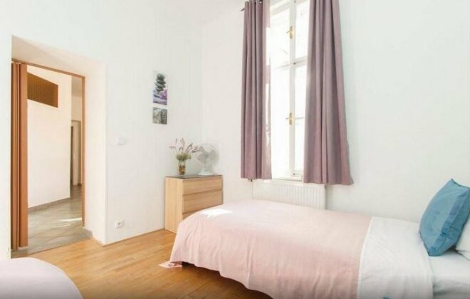 Apartment in Prague With Lift Internet Parking Washing Machine - Photo3