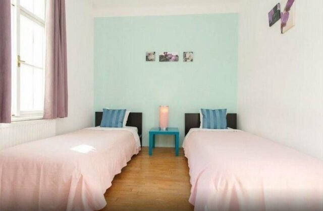 Apartment in Prague With Lift Internet Parking Washing Machine - Photo4