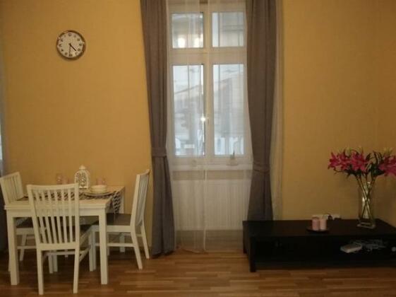 Apartment near the metro Andel - near the embankment and brewer - Photo5