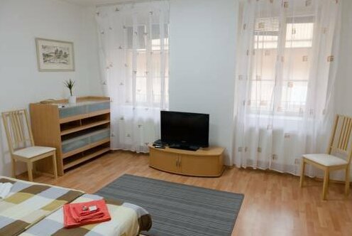 Beautiful Old Town Apartment - Photo4